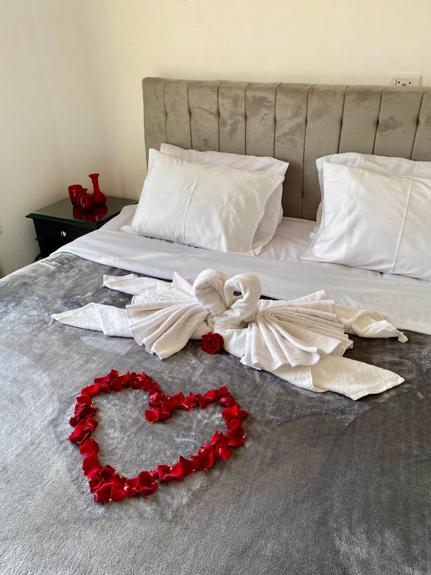 K Boutique Hotel Medspa-Pyramids & Grand Egyptian Museum Ghatati Bagian luar foto