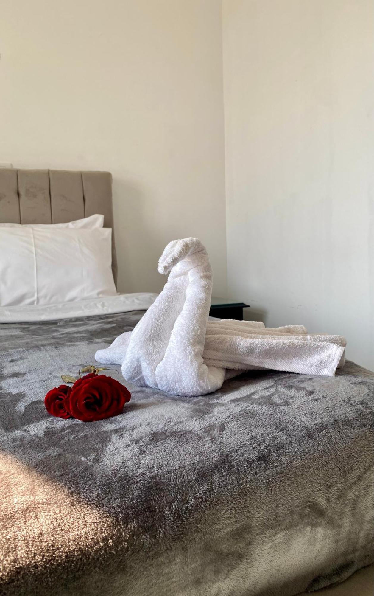 K Boutique Hotel Medspa-Pyramids & Grand Egyptian Museum Ghatati Bagian luar foto